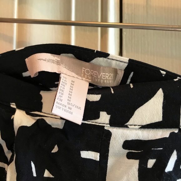 Forever 21 Black White Aztec Printed Shorts Medium - Picture 2 of 2